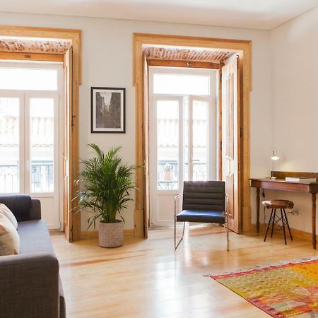 Charming Flat With Balconies Central Chiado District 2 Bedrooms & Ac 19Th Century Building Lisboa المظهر الخارجي الصورة
