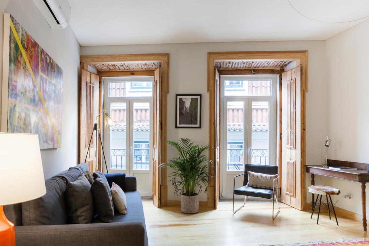 Charming Flat With Balconies Central Chiado District 2 Bedrooms & Ac 19Th Century Building Lisboa المظهر الخارجي الصورة