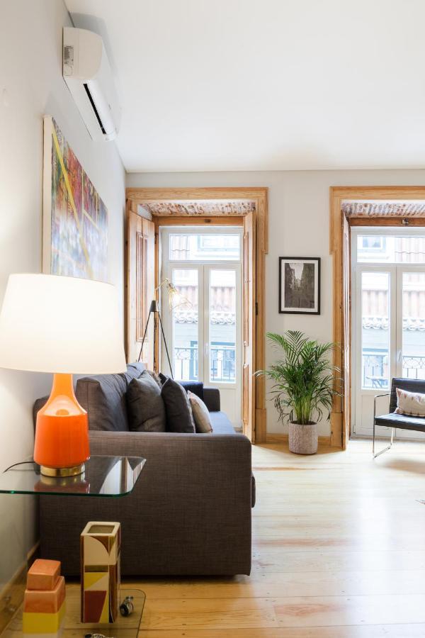 Charming Flat With Balconies Central Chiado District 2 Bedrooms & Ac 19Th Century Building Lisboa المظهر الخارجي الصورة