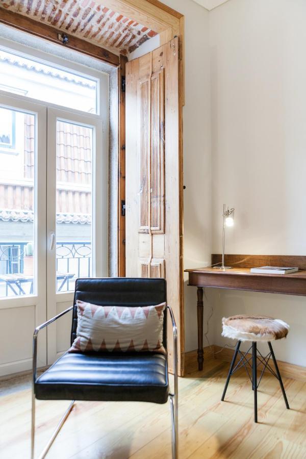 Charming Flat With Balconies Central Chiado District 2 Bedrooms & Ac 19Th Century Building Lisboa المظهر الخارجي الصورة