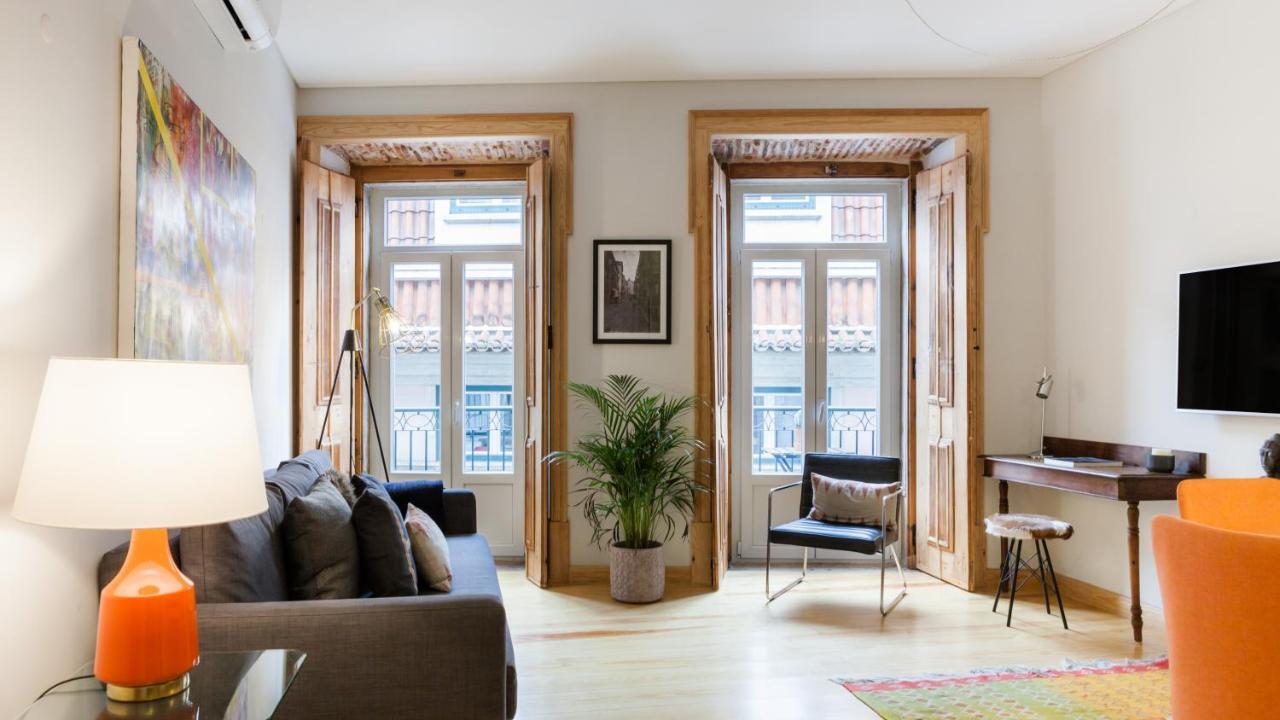 Charming Flat With Balconies Central Chiado District 2 Bedrooms & Ac 19Th Century Building Lisboa المظهر الخارجي الصورة