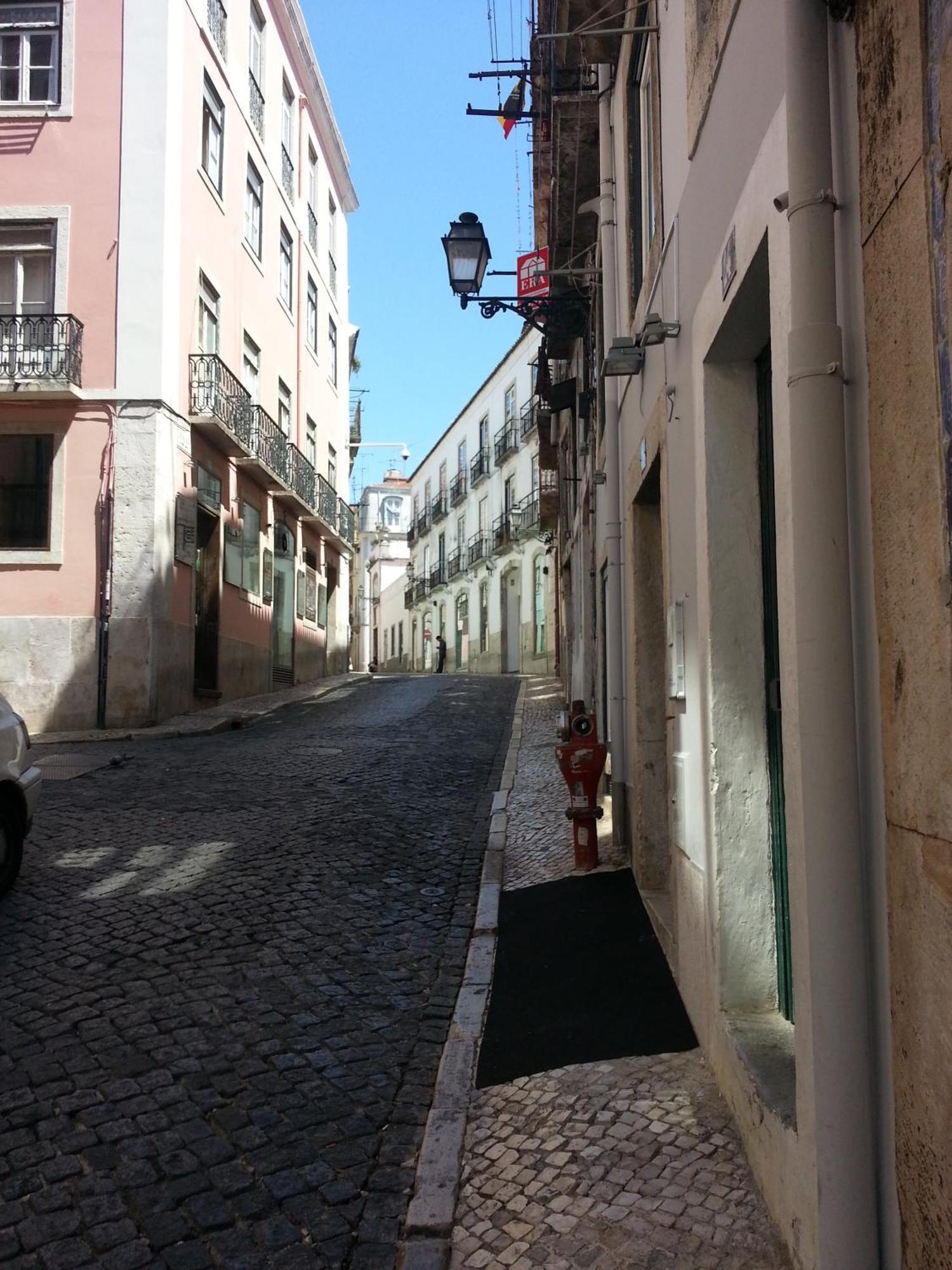Charming Flat With Balconies Central Chiado District 2 Bedrooms & Ac 19Th Century Building Lisboa المظهر الخارجي الصورة