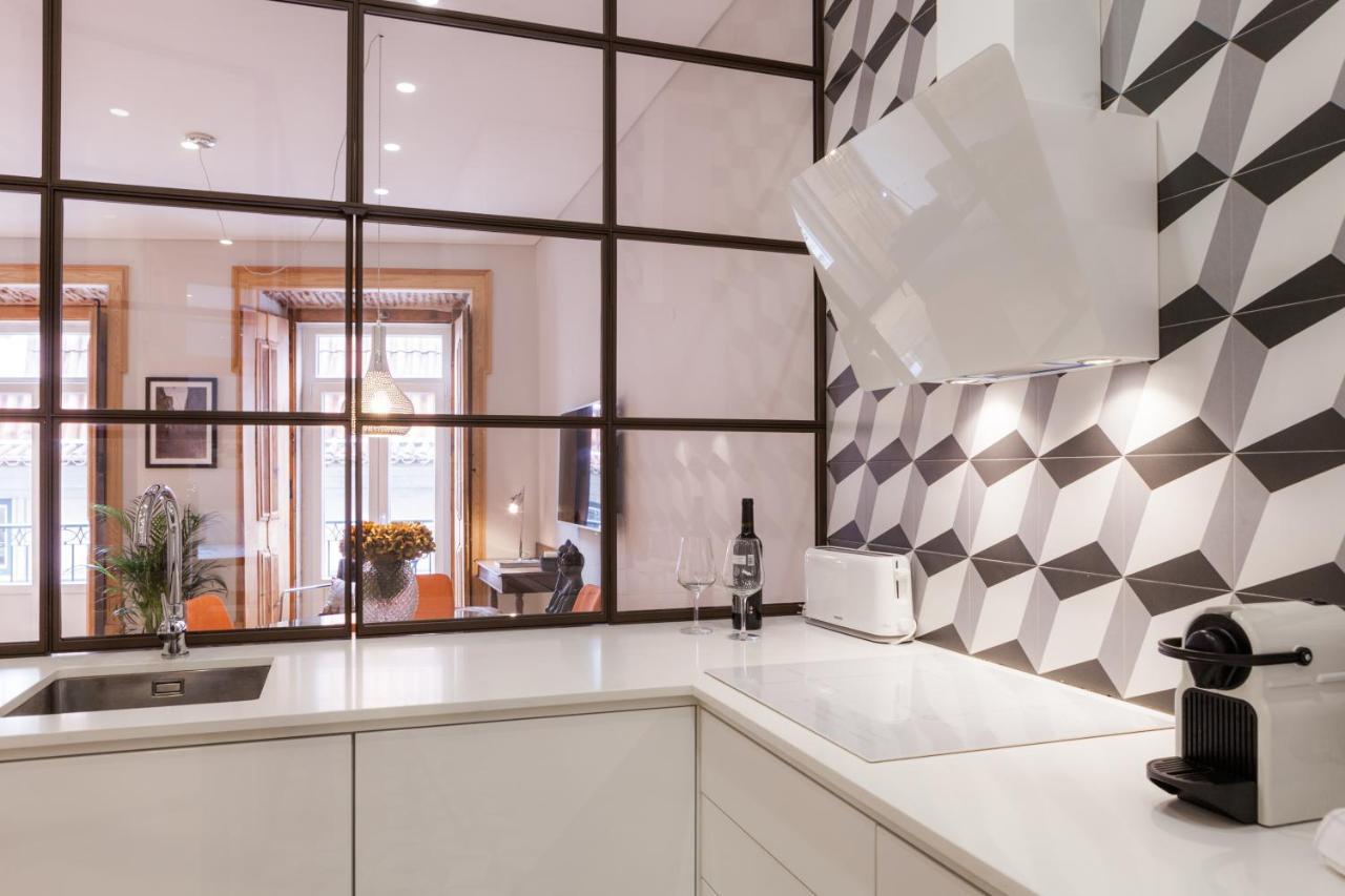 Charming Flat With Balconies Central Chiado District 2 Bedrooms & Ac 19Th Century Building Lisboa المظهر الخارجي الصورة
