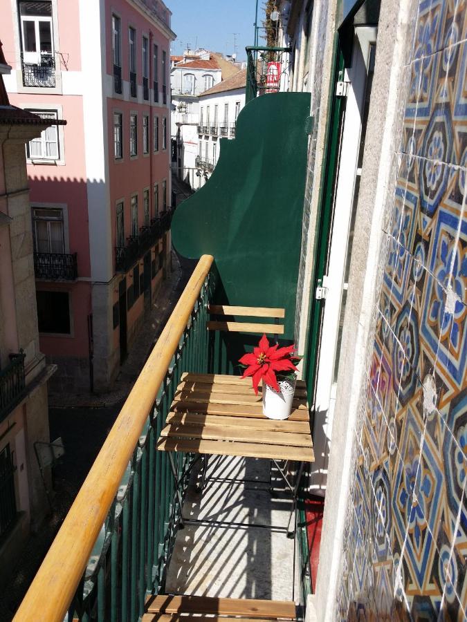 Charming Flat With Balconies Central Chiado District 2 Bedrooms & Ac 19Th Century Building Lisboa المظهر الخارجي الصورة