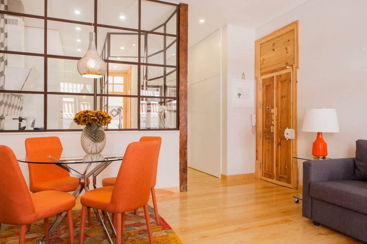 Charming Flat With Balconies Central Chiado District 2 Bedrooms & Ac 19Th Century Building Lisboa المظهر الخارجي الصورة