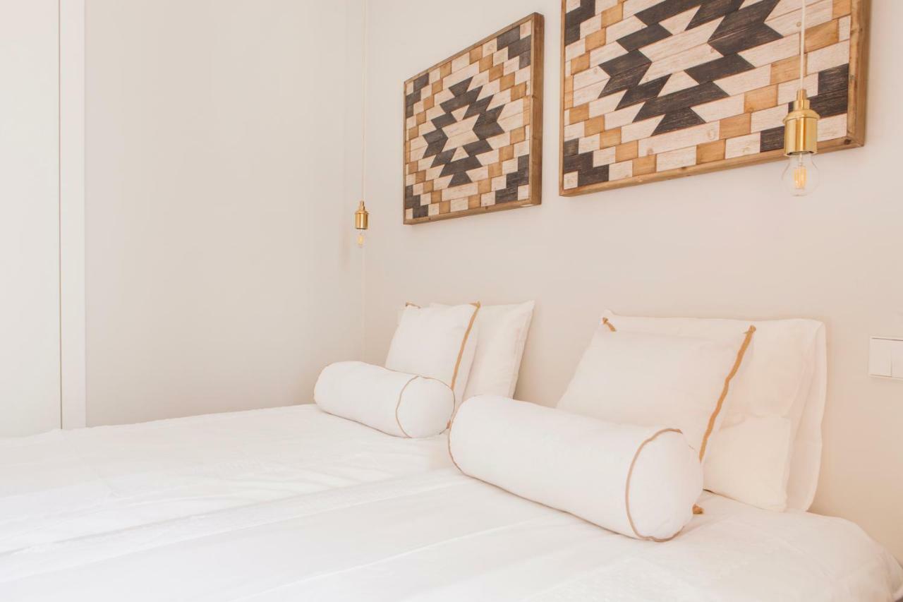 Charming Flat With Balconies Central Chiado District 2 Bedrooms & Ac 19Th Century Building Lisboa المظهر الخارجي الصورة