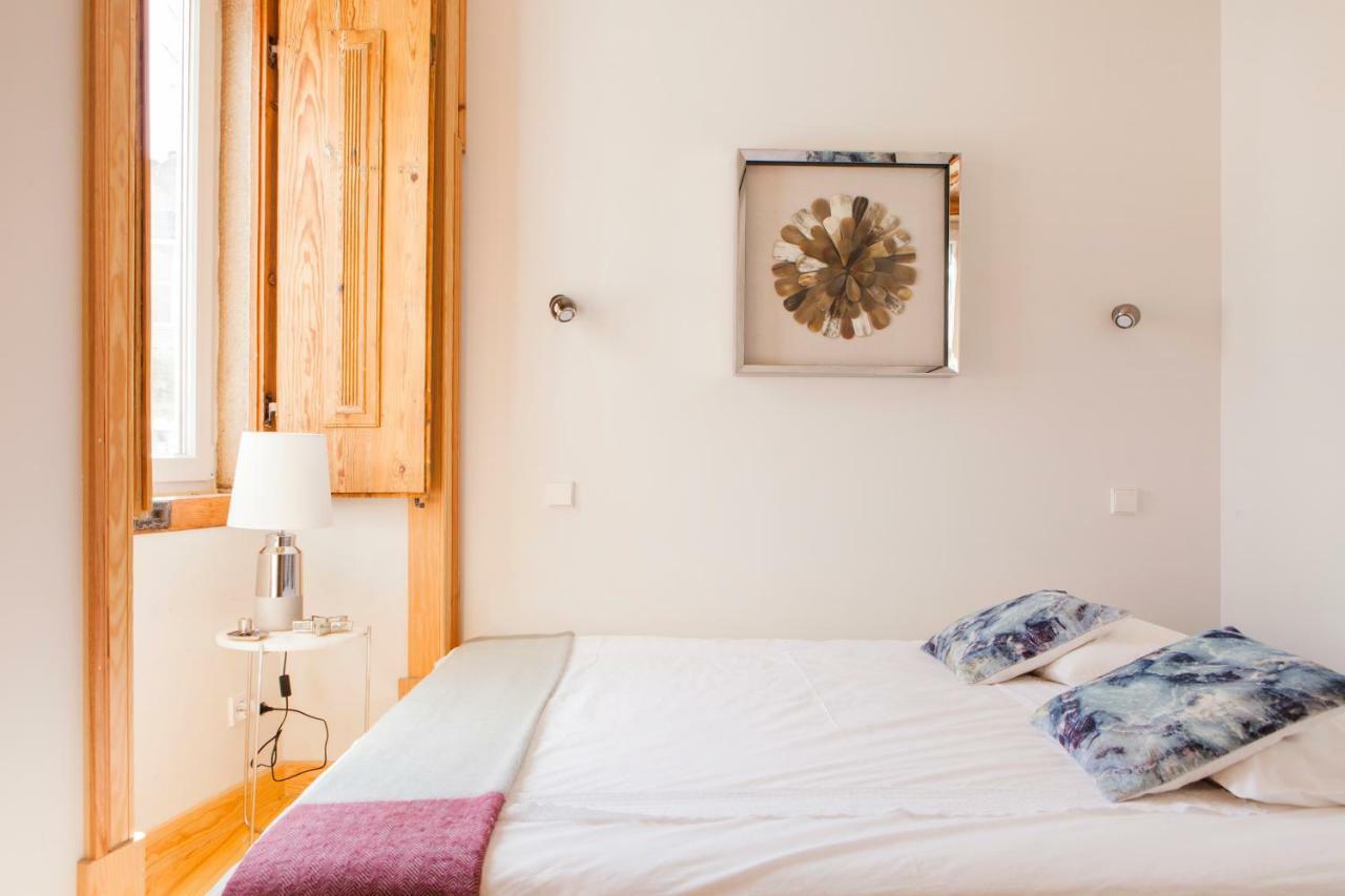 Charming Flat With Balconies Central Chiado District 2 Bedrooms & Ac 19Th Century Building Lisboa المظهر الخارجي الصورة