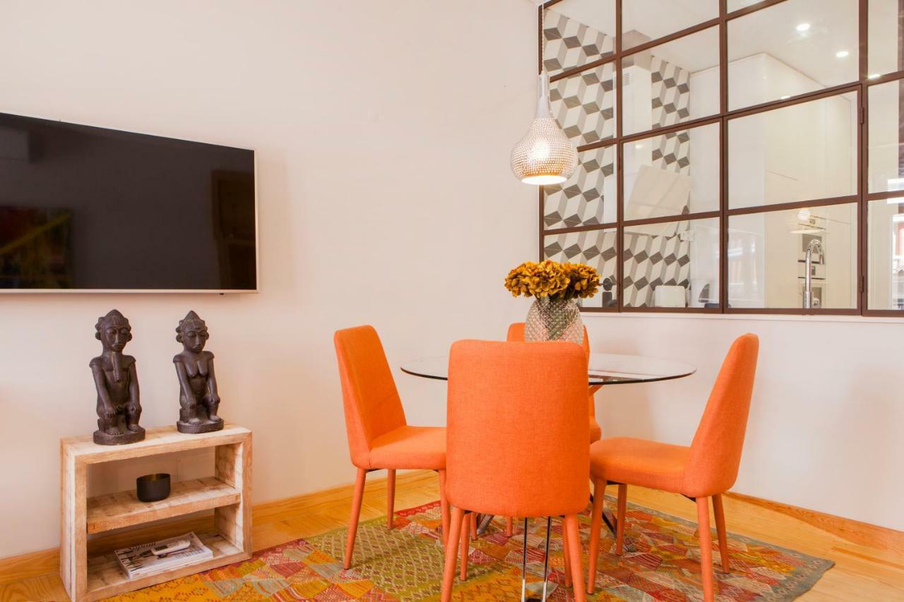 Charming Flat With Balconies Central Chiado District 2 Bedrooms & Ac 19Th Century Building Lisboa المظهر الخارجي الصورة