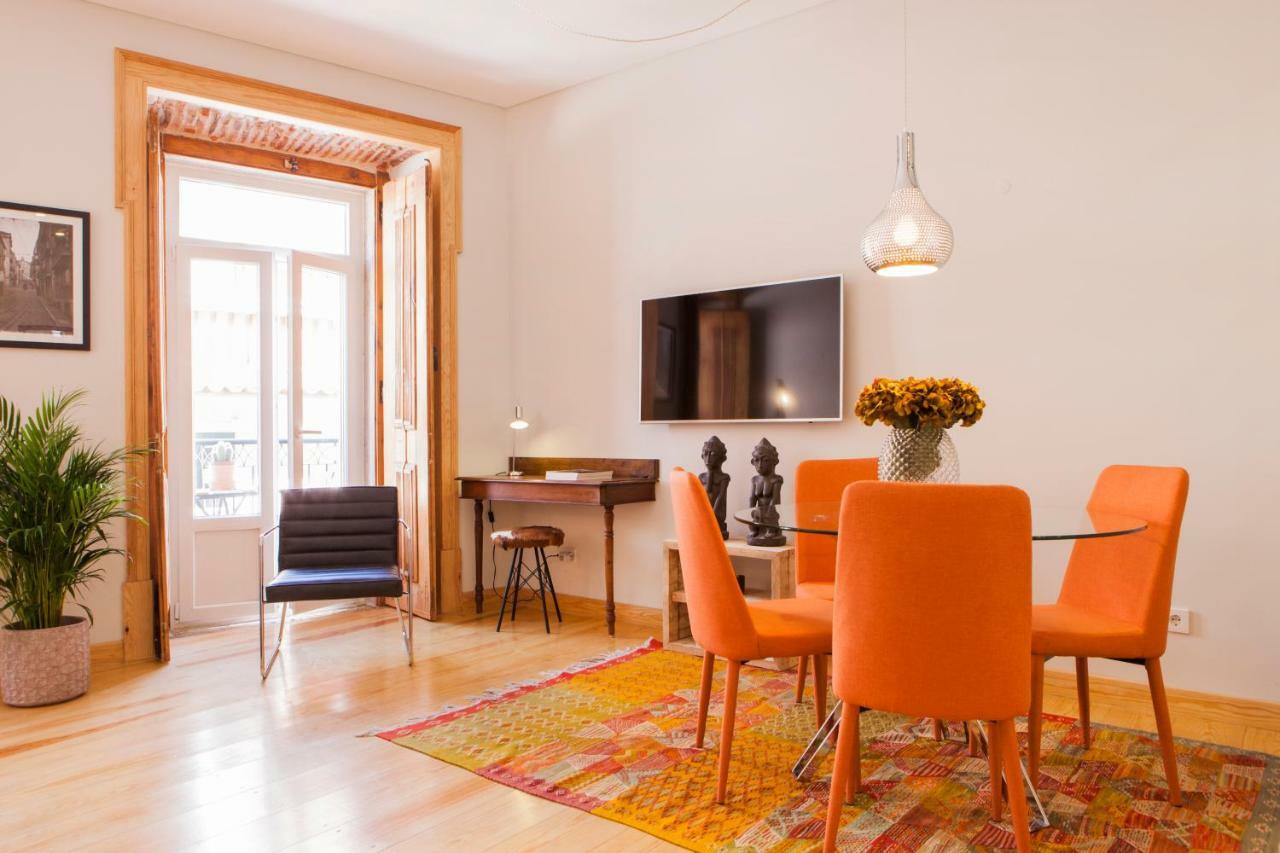 Charming Flat With Balconies Central Chiado District 2 Bedrooms & Ac 19Th Century Building Lisboa المظهر الخارجي الصورة
