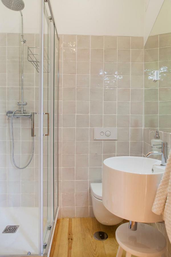 Charming Flat With Balconies Central Chiado District 2 Bedrooms & Ac 19Th Century Building Lisboa المظهر الخارجي الصورة