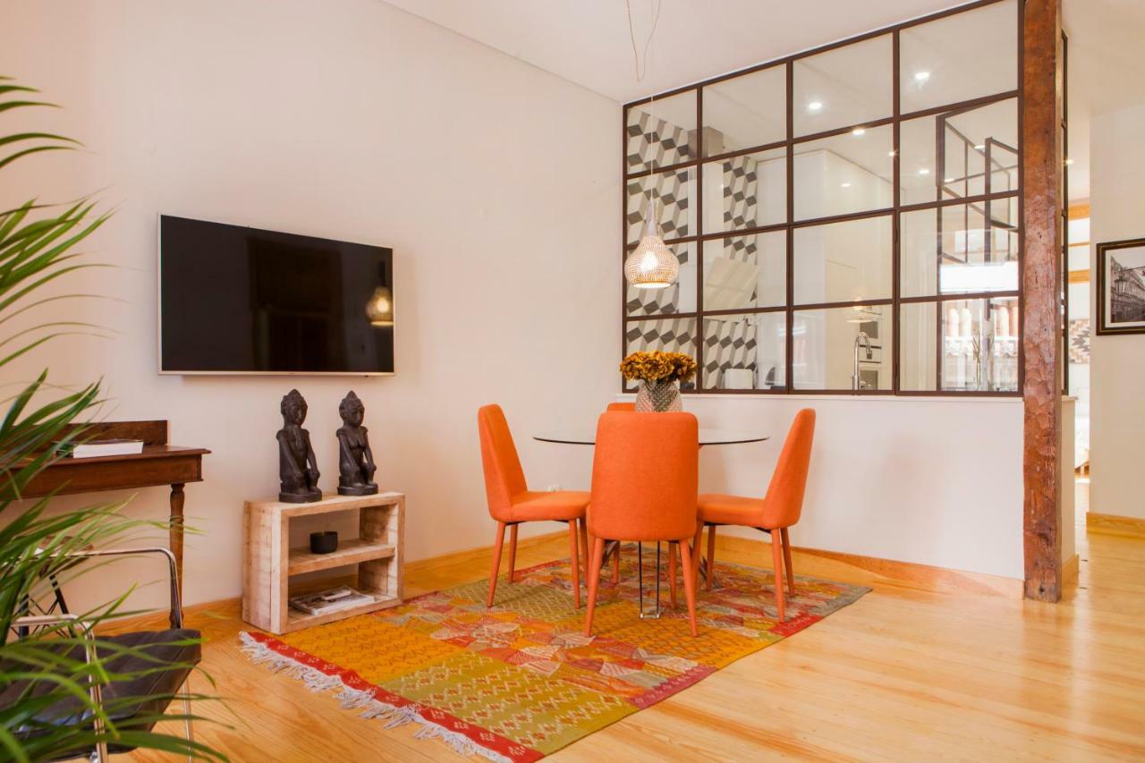Charming Flat With Balconies Central Chiado District 2 Bedrooms & Ac 19Th Century Building Lisboa المظهر الخارجي الصورة