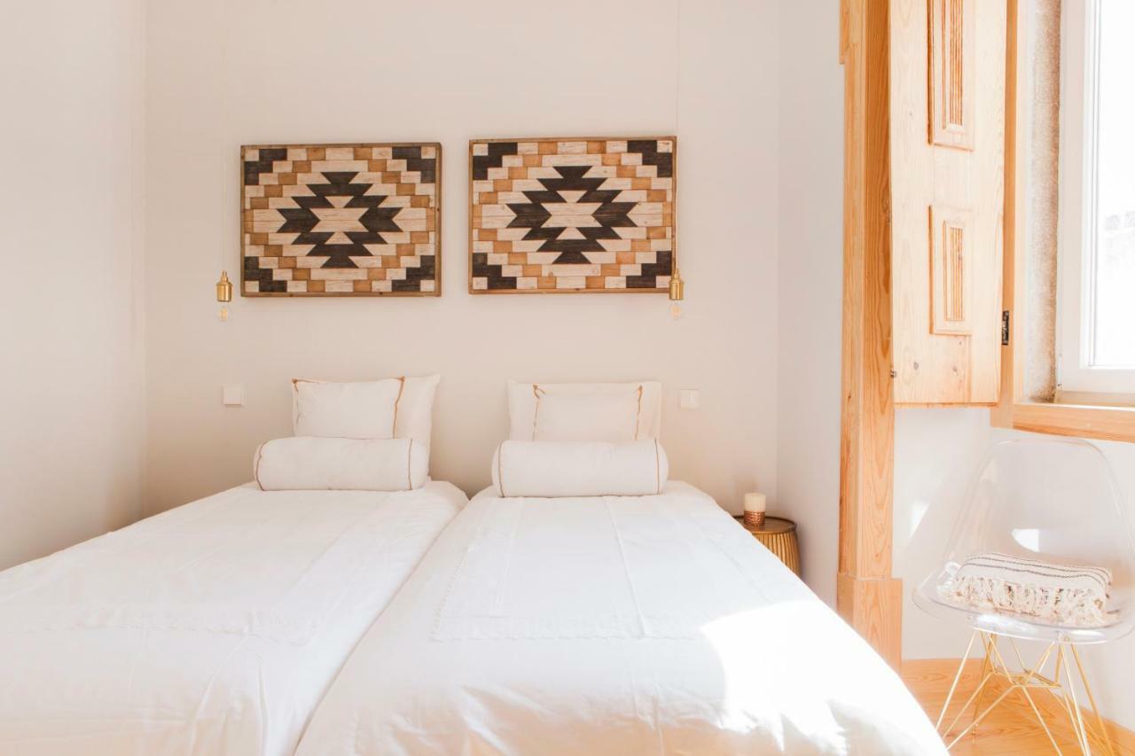 Charming Flat With Balconies Central Chiado District 2 Bedrooms & Ac 19Th Century Building Lisboa المظهر الخارجي الصورة