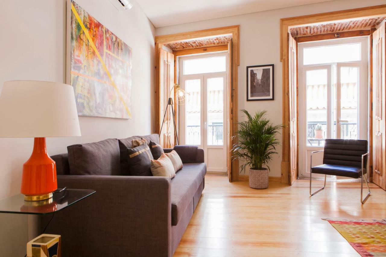 Charming Flat With Balconies Central Chiado District 2 Bedrooms & Ac 19Th Century Building Lisboa المظهر الخارجي الصورة