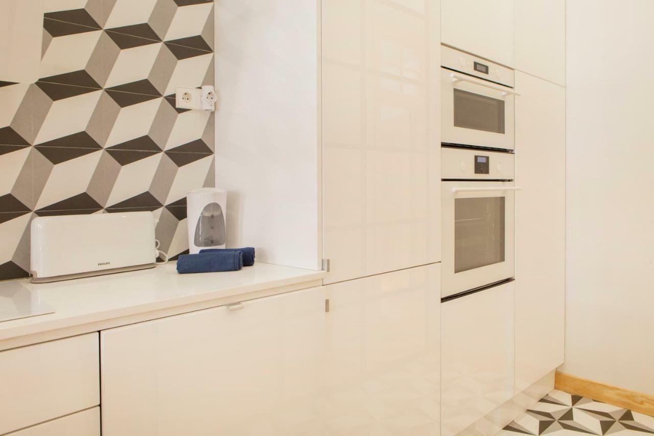 Charming Flat With Balconies Central Chiado District 2 Bedrooms & Ac 19Th Century Building Lisboa المظهر الخارجي الصورة