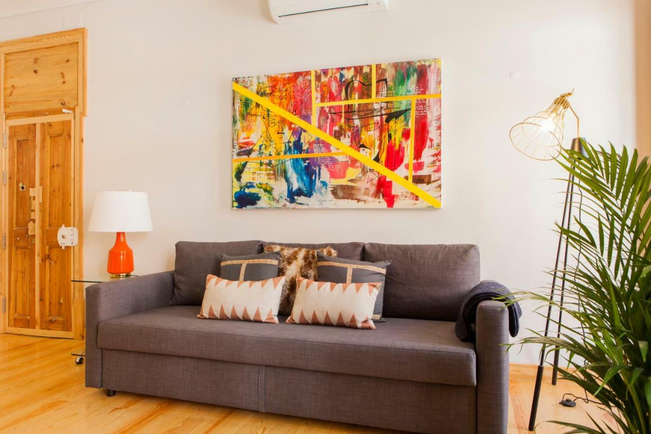 Charming Flat With Balconies Central Chiado District 2 Bedrooms & Ac 19Th Century Building Lisboa المظهر الخارجي الصورة