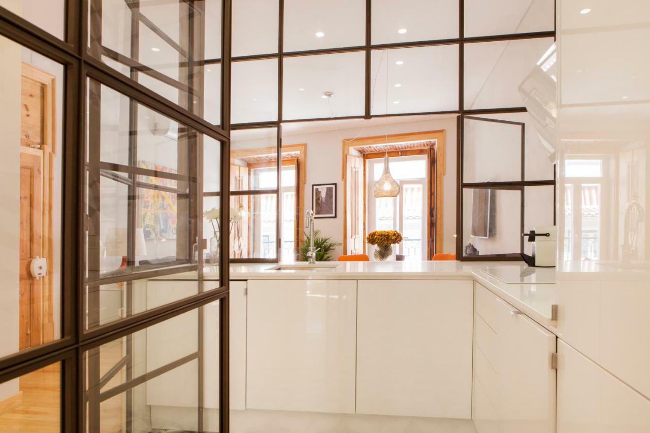 Charming Flat With Balconies Central Chiado District 2 Bedrooms & Ac 19Th Century Building Lisboa المظهر الخارجي الصورة