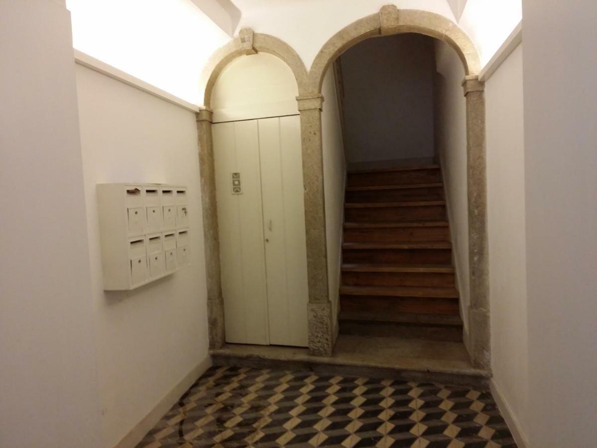 Charming Flat With Balconies Central Chiado District 2 Bedrooms & Ac 19Th Century Building Lisboa المظهر الخارجي الصورة